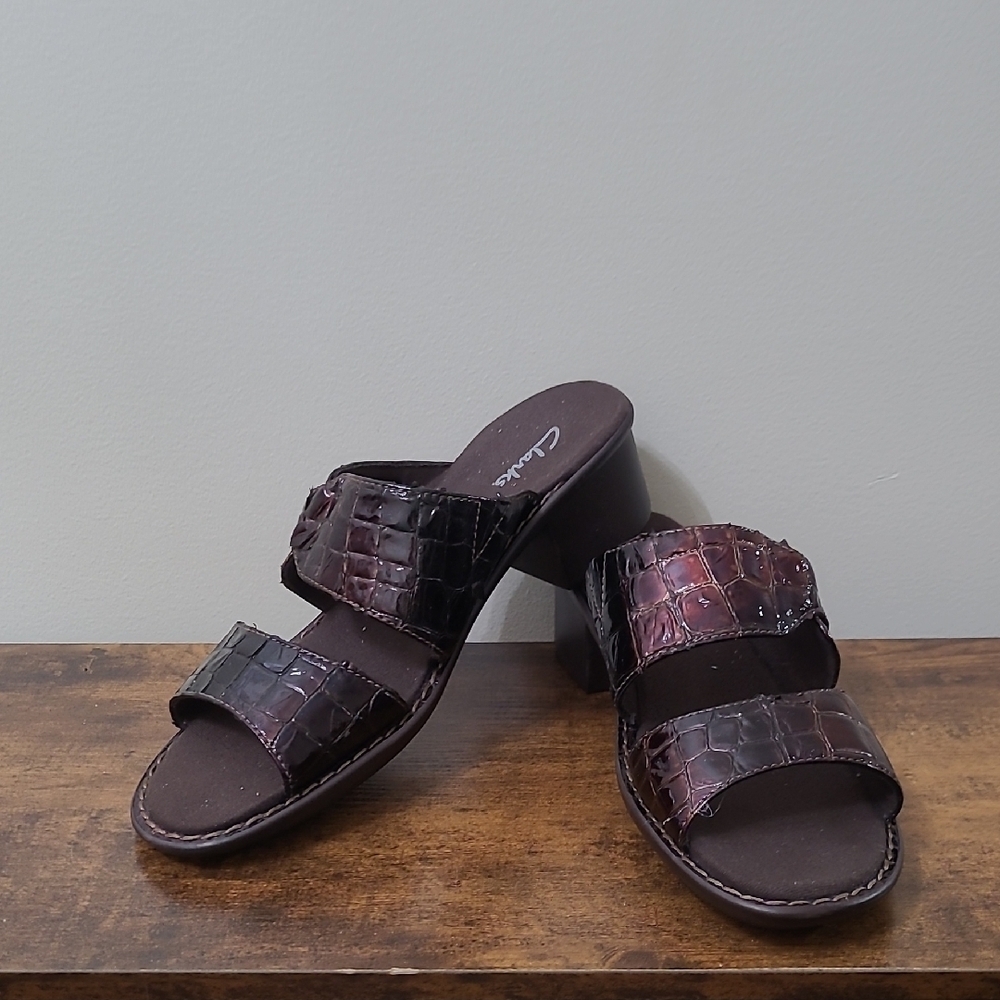 Clarks Dark Brown Croc-Embossed Double Strap Heeled Sandals Size 8.5